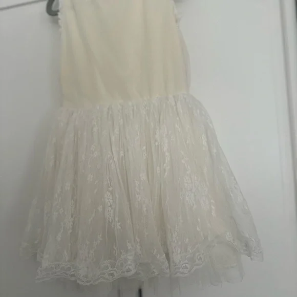 Elegant Cream Lace Dress - Picture 6 of 11